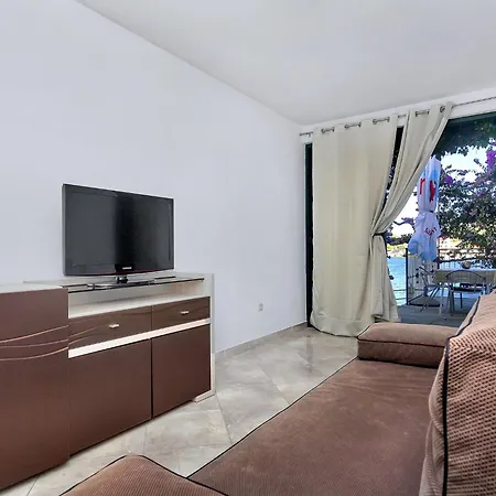 Rubin-3 By Interhome Apartman Zastražišće