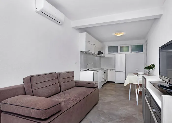 Apartment Rubin-3 By Interhome Zastražišće